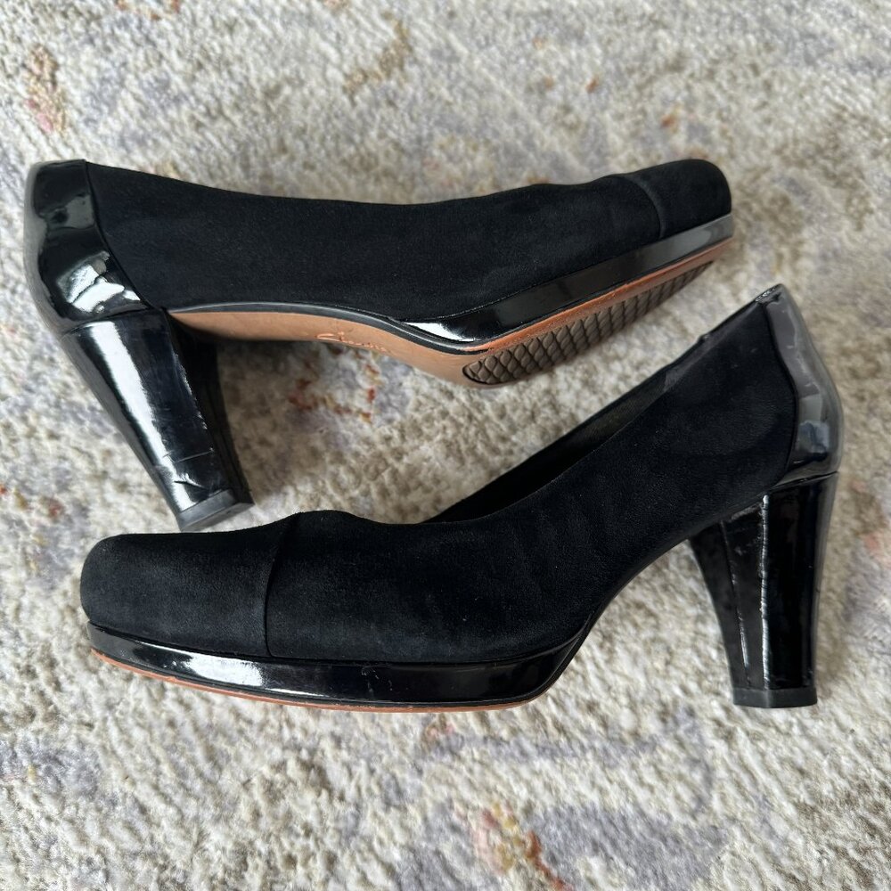 Clarks Women's Size 7.5 US / 38 EU black suede dress pump